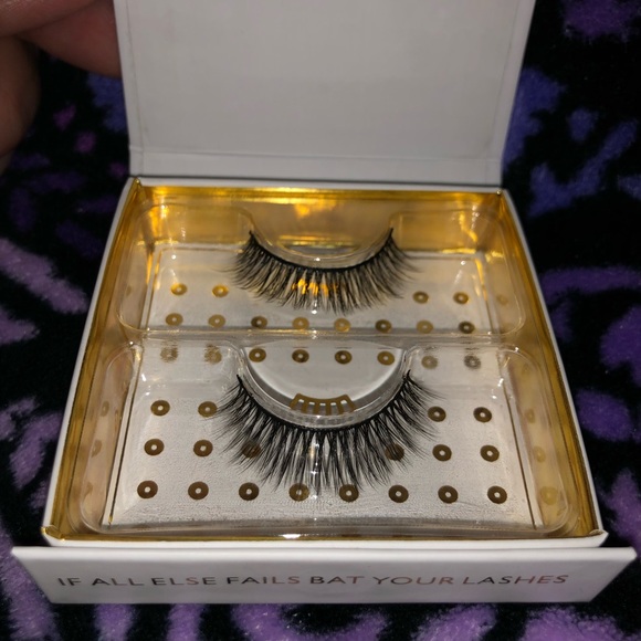 Battington Lashes Monroe 3D Silk Lashes - Picture 2 of 6